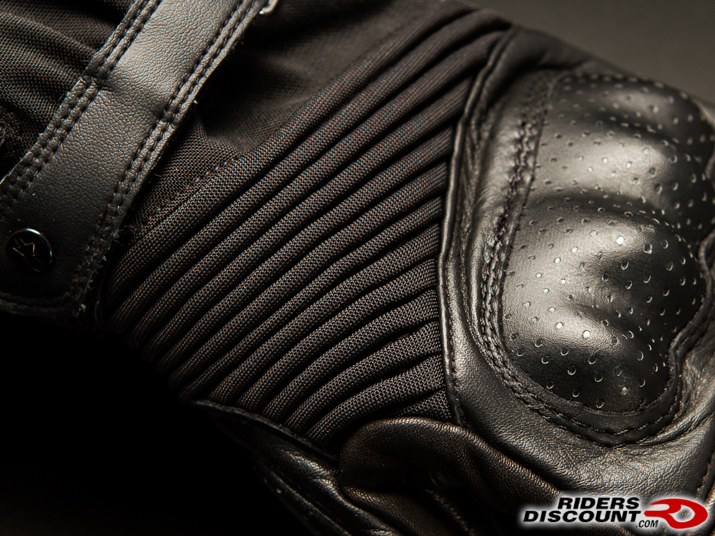 alpinestars_tech_heated_gloves_4.jpg