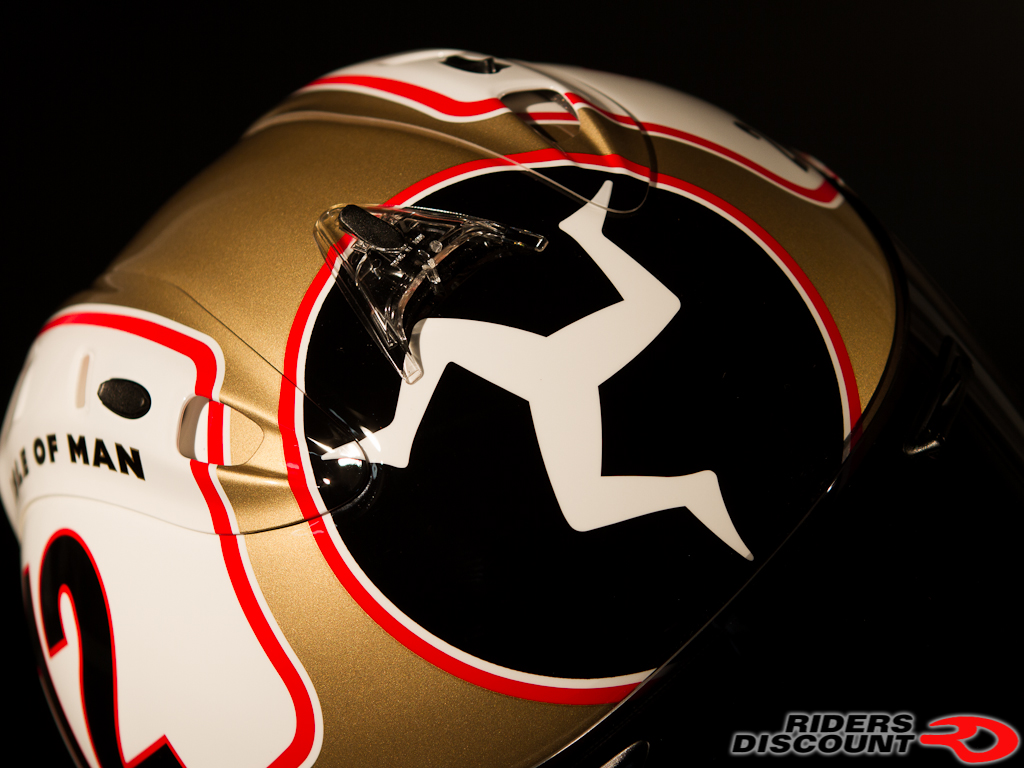 arai_corsair_v_iom_2012-3.jpg