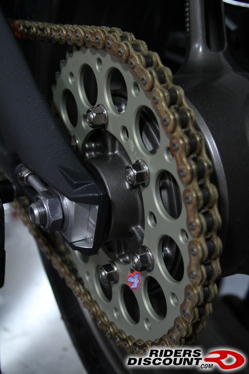 race_bike_build_triumph_daytona_675_titanium_bolts_7.jpg